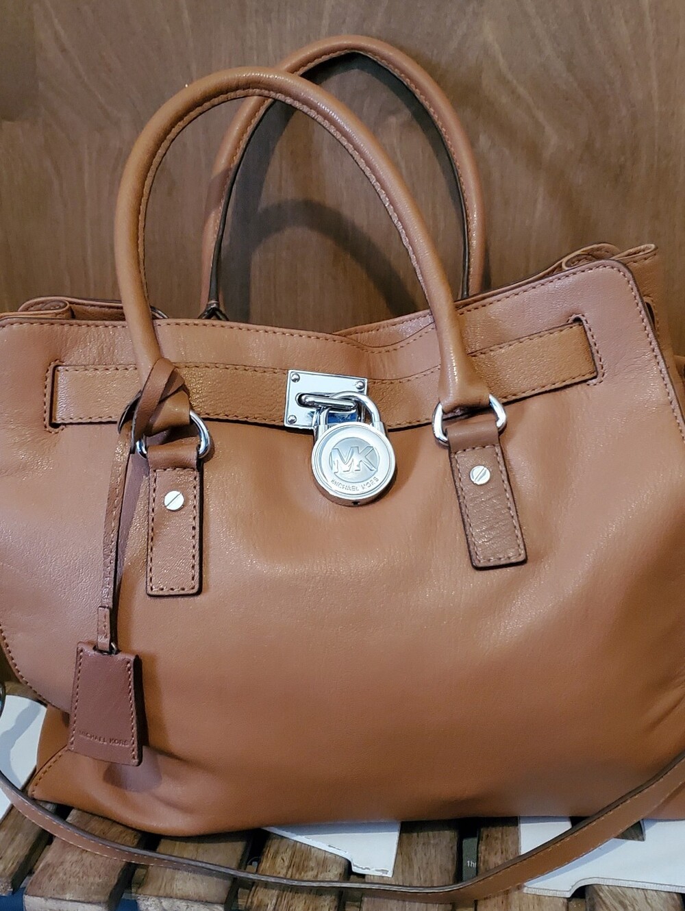 Michael Kors Pocketbook With Lock And Key